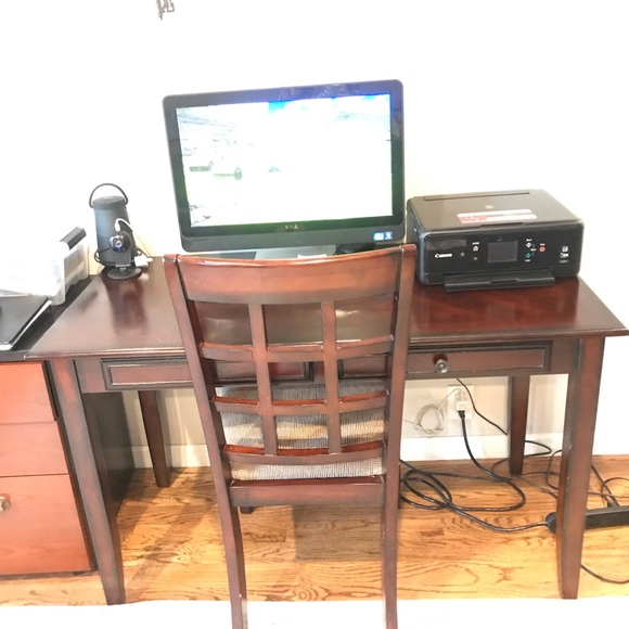 Desk and chair - Picture 3 of 4